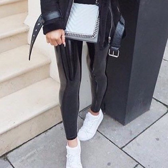 L I Q U I D - Picture 3 of 5